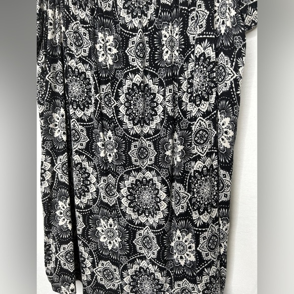 Torrid Medallion Print Off Shoulder Top Size 1X - Picture 8 of 8